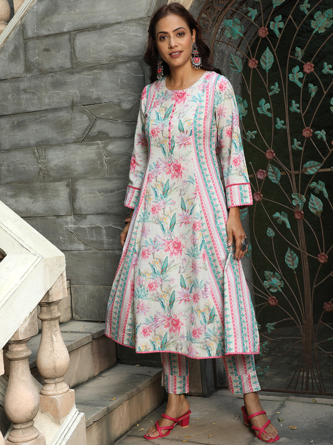 Buy Beautiful Printed White Pink Casual Kurtis Set for Women, Readymade  Straight Kurtis With Pant & Dupatta, Daily Wear 3 Piece Set Online in India  - Etsy